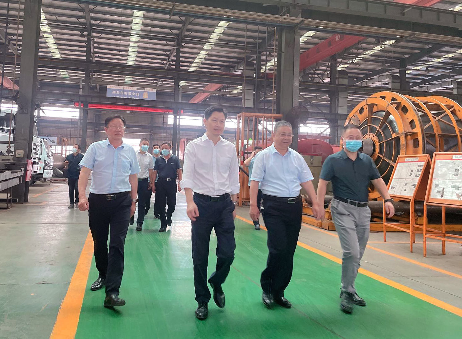 市委常委、常務(wù)副市長甘國棟一行蒞臨楚勝汽車集團調(diào)研